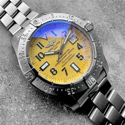 Breitling avenger a17330